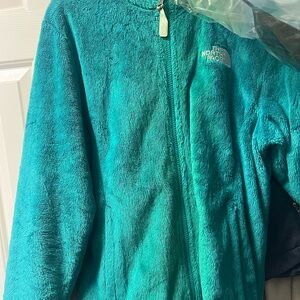 Medium blue women’s north face 
No damage